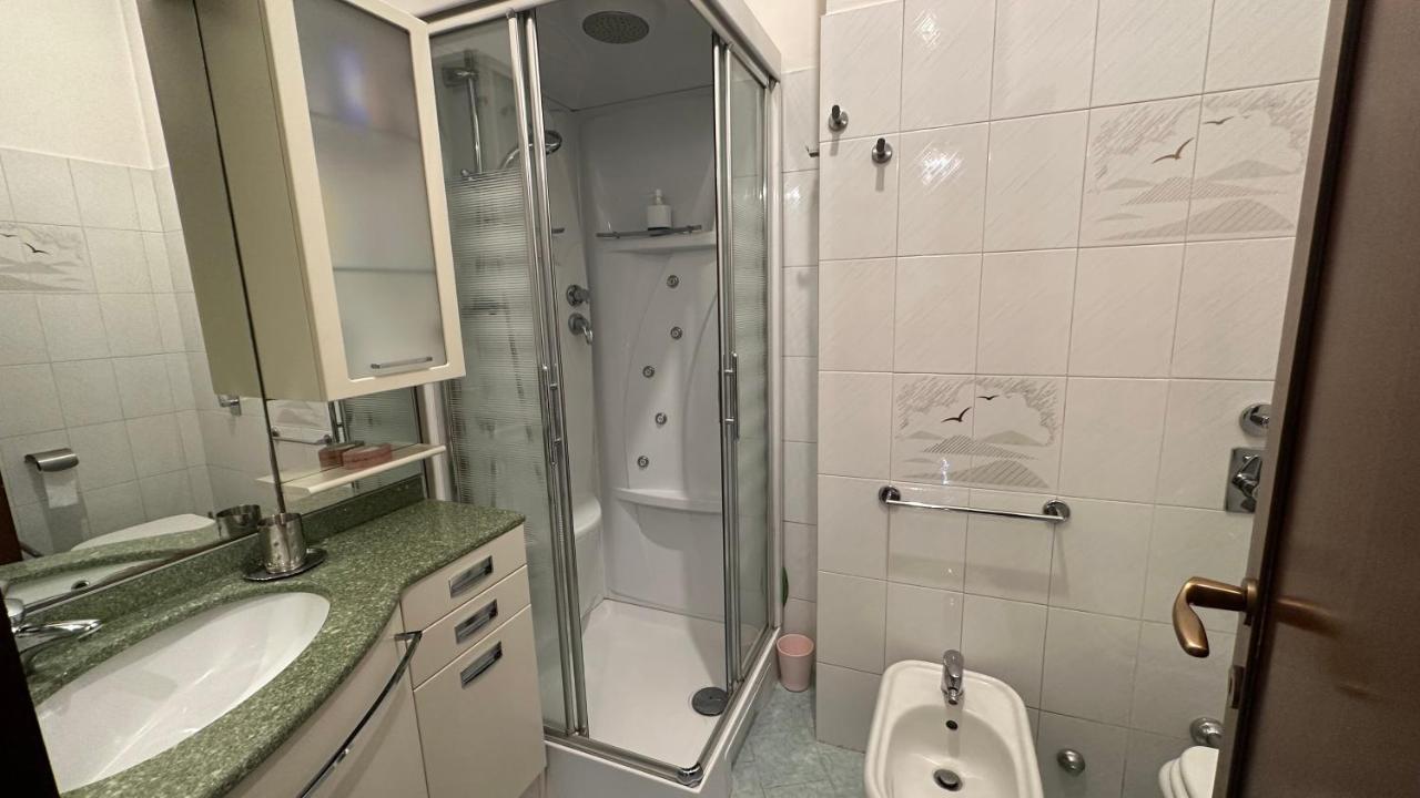 Dehomes - Two Bedrooms, Terrace, Wi-Fi, Tram To Centre & Rho Fiera Милан Экстерьер фото